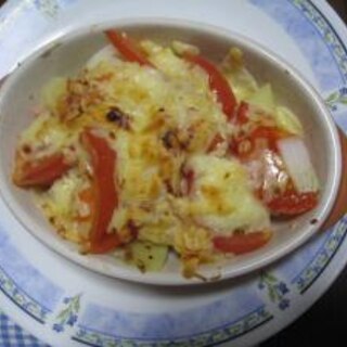 じゃがいもトマトのチーズ焼きｉｎスイートチリソース